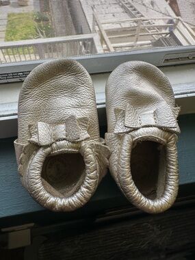 Gold Freshly Picked toddler leather moccasins